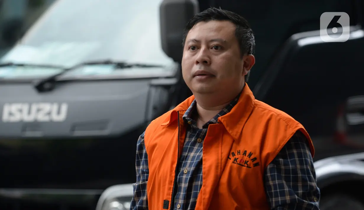Staf Sekjen PDIP Hasto Kristiyanto, Saeful Bahri tiba di Gedung KPK, Jakarta, Jumat (14/2/2020). Saeful Bahri diperiksa sebagai tersangka terkait kasus dugaan penerimaan hadiah atau janji penetapan anggota DPR Terpilih 2019-2024. (merdeka.com/Dwi Narwoko)
