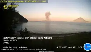 Anak Krakatau Ternyata Sudah 'Bangun' Sejak Juni, Kini Statusnya Siaga