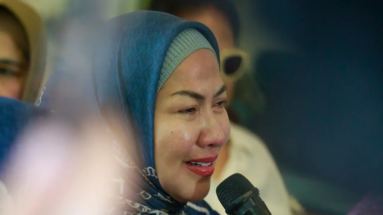 Venna Melinda Venna Melinda di konferensi pers Senin (1/2).