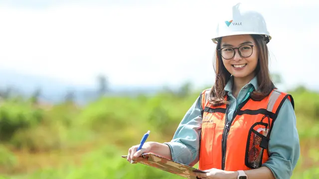 Pekerja perempuan di PT Vale Indonesia.