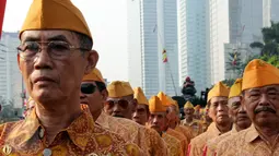 Sejumlah veteran pejuang kemerdekaan mengikuti pawai yang dimulai dari Museum Satria Mandala menuju Gelora Bung Karno, Jakarta, Selasa (11/8/2015). Pawai tersebut merupakan puncak peringatan Hari Veteran Nasional. (Liputan6.com/Yoppy Renato)