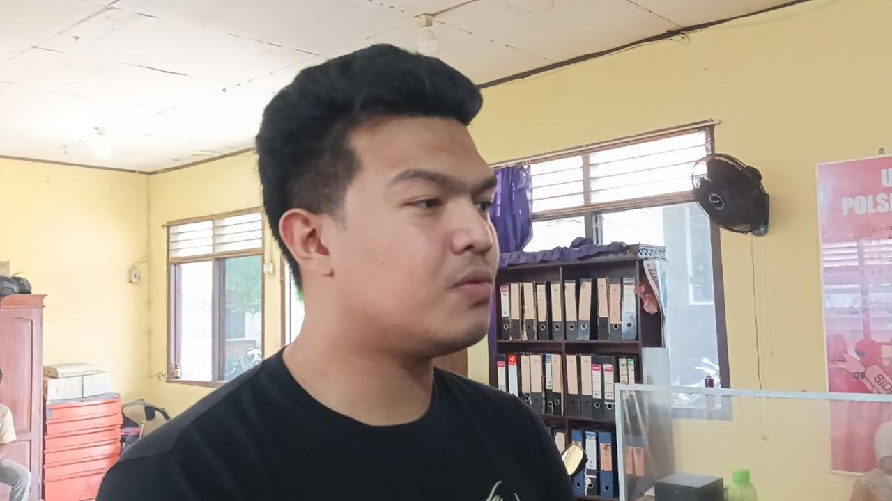 SR mengatakan, dirinya dan suami tidur di kamar berbeda, karena pada saat itu dia sedang menidurkan anaknya yang sedang sakit. Sementara suaminya menidurkan anak mereka yang lain.<br>