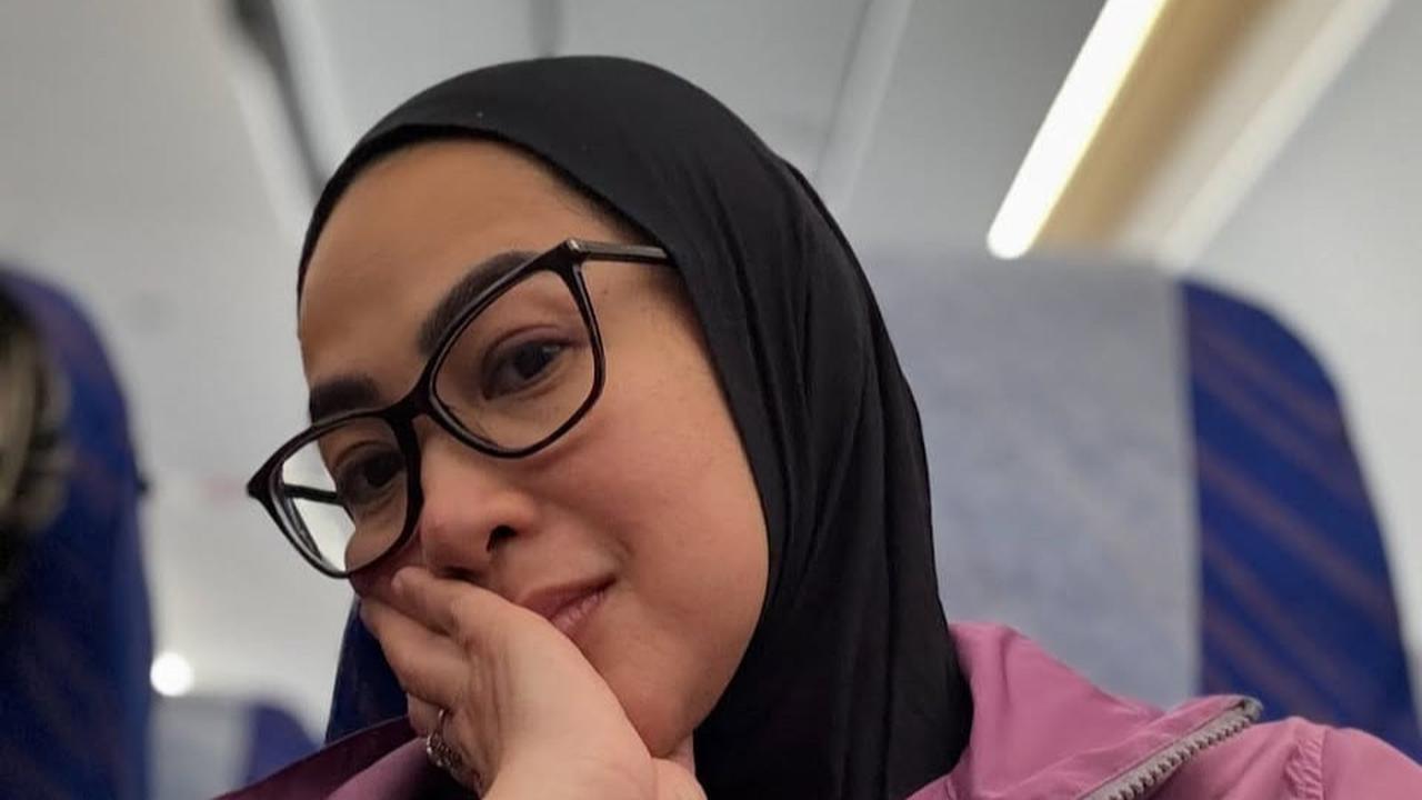 Biaya Perawatan Tak Murah, 4 Potret Feni Rose Happy Bolak-Balik China demi Jalani Terapi Stem Cell
