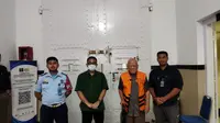 Komisi Pemberantasan Korupsi (KPK) mengeksekusi Eks Bupati Banjar Herman Sutrisno ke Lembaga Pemasyarakat (Lapas) Sukamiskin. (Foto: Tim Humas KPK)