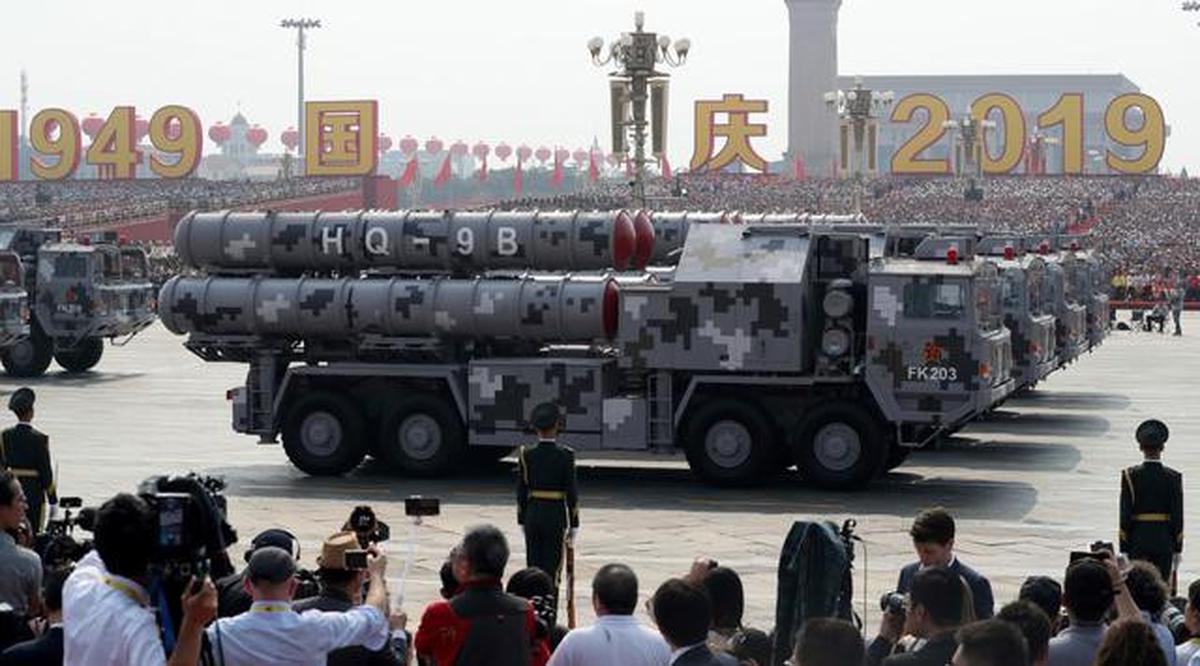 Bukan Istri, Kim Jong Un Gandeng Anak Perempuannya saat Hadiri Parade Militer China