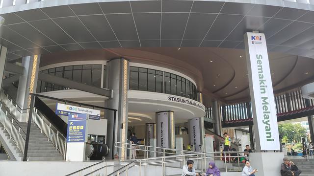 Wajah baru Stasiun Tanah Abang Baru, Jakarta Pusat yang baru diresmikan Presiden Prabowo Subianto.