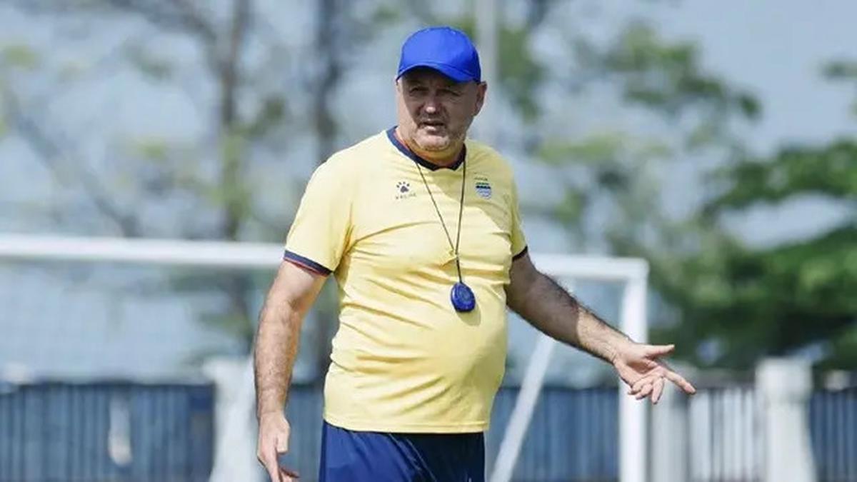 Bojan Hodak Pasang Badan Bela Thom Haye dari Kritik Pedas