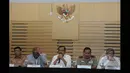 Pimpinan KPK bertemu dengan sejumlah menteri dan petinggi lembaga hukum di Gedung KPK, Senin (2/3/2015).  KPK melimpahkan kasus dugaan tindak pidana korupsi transaksi mencurigakan Komjen Pol Budi Gunawan ke Kejaksaan Agung. (Liputan6.com/Herman Zakharia)