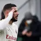 Theo Hernandez mencetak dua gol ke gawang Venezia saat membantu AC Milan menang dengan skor 3-0 pada laga pekan ke-21 Serie A 2021/2022. (AFP/Marco Bertorello)
