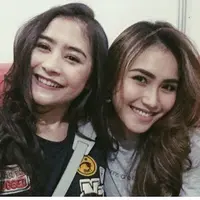 Prilly Latuconsina mengunggah foto bersama Ayu Ting Ting (Instagram/@prillylatuconsina96)