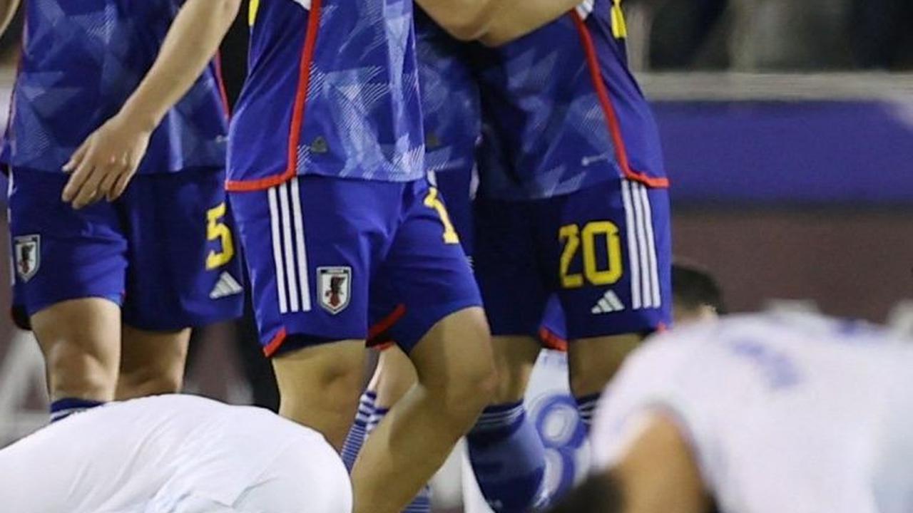 Hingga gol kemenangan Jepang pun berhasil tercipta di masa injury time melalui tembakan Fuki Yamada. Foto: REUTERS / Ibraheem Al Omari
