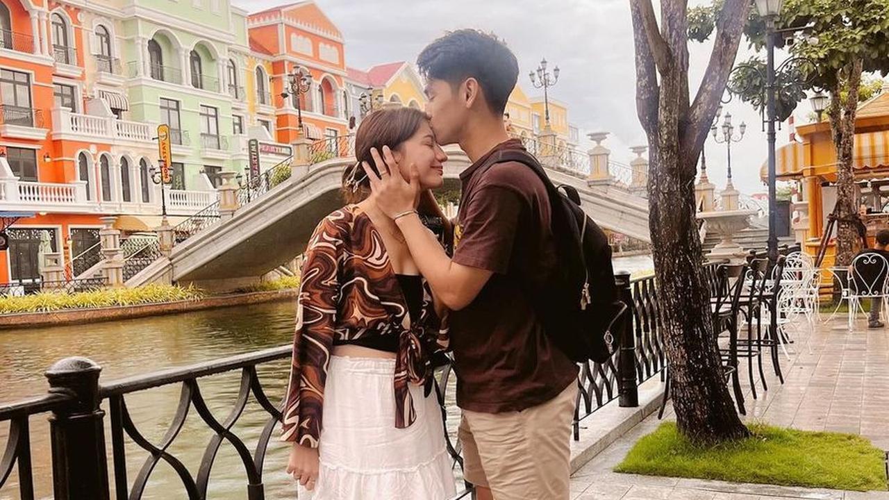 Ken dan Cassie, setelah menikah, memilih Vietnam sebagai tujuan utama untuk honeymoon mereka.<br>