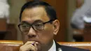 Agus Martowardojo berbincang saat mengikuti RDP dengan Komisi XI DPR, Jakarta, Senin (25/4). RDP untuk meminta masukan dari BI, OJK dan BKPM terkait RUU Pengampunan Pajak (Tax Amnesty) yang masuk dalam RUU Prolegnas. (Liputan6.com/Johan Tallo)