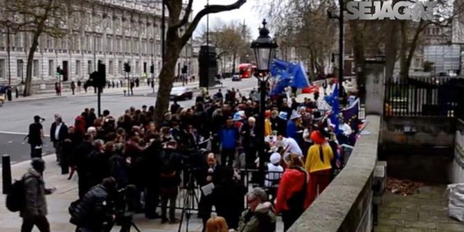 SEJAGAT: Aksi Kelompok Penentang Brexit di Gedung Parlemen London