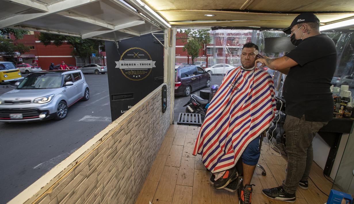 FOTO Salon  Rambut  Keliling di Tengah Pandemi COVID 19 