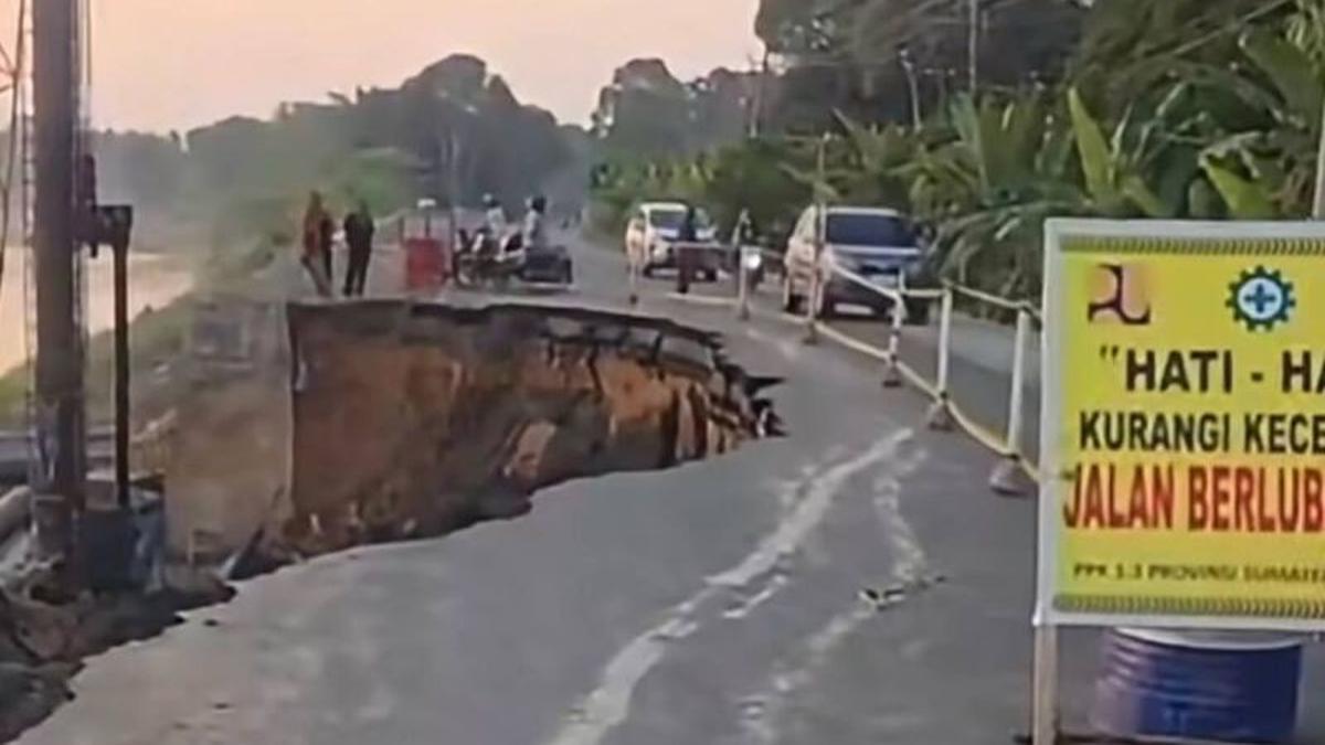 Penanganan Cepat Jalan Sekayu-Lubuklinggau Longsor, BBPJN Jamin Akses Tetap Lancar - merdeka.com
