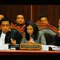 Ida Budhiati ( tengah) saat bersidang di MK (Liputan6.com/Andrian M Tunay)