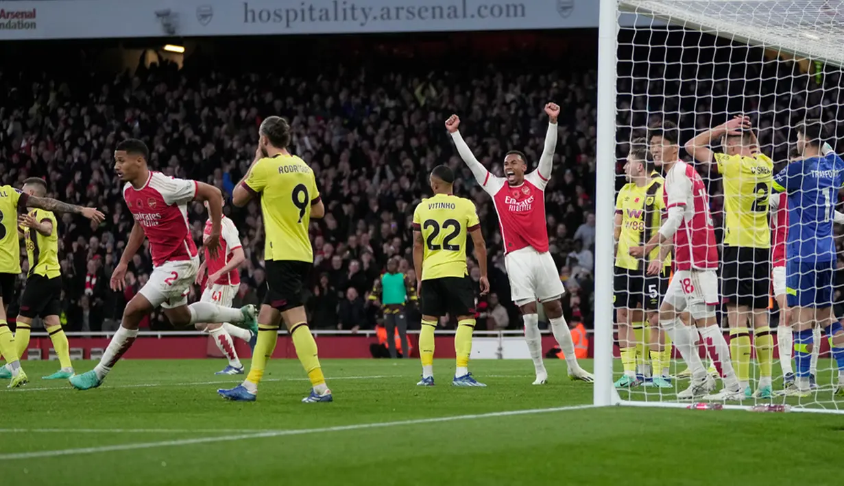 Arsenal terus berusaha untuk menempel Manchester City di puncak klasemen Liga Inggris. Maka itu, Arsenal serius untuk meraih 3 poin saat melawan Burnley. (AP Photo/Kin Cheung)