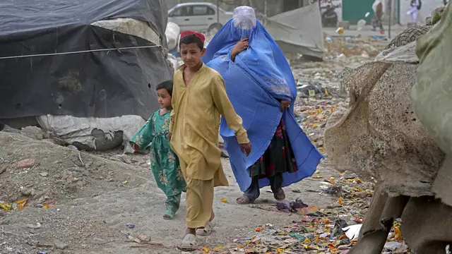 Taliban Perintahkan Perempuan Afghanistan Pakai Burqa di Ruang Publik