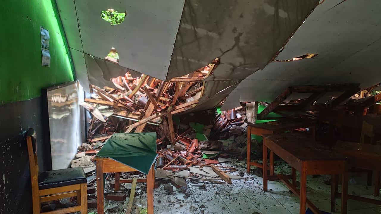 Hujan Deras Picu Longsor di Garut, Rumah dan Sekolah hingga Jalan Terdampak