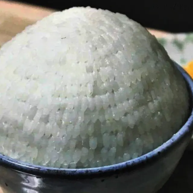 7 Aksi Kelewat Gabut dengan Makanan Ini Bikin Geleng Kepala