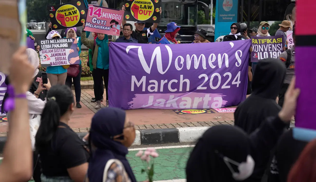 Mereka menyuarakan keprihatinan atas kondisi demokrasi di Indonesia. (AP Photo/Dita Alangkara)