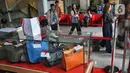 KPK juga melelang satu paket stik golf, serta berbagai merek mobil seperti Mercedes, Jeep Cherokee, dan Hyundai. (Liputan6.com/Angga Yuniar)