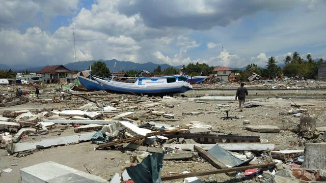Situasi di Pelabuhan Wani Dua, Kecamatan Tanantovea, Kabupaten Donggala yang porak-poranda akibat gempa dan tsunami.