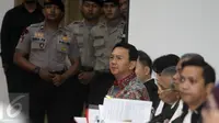  Gubernur DKI Jakarta non aktif Basuki T Purnama saat menjalani sidang ke-9 kasus dugaan penistaan agama di PN Jakarta Utara, Selasa (7/2). (Liputan6.com/Isra Triansyah/Pool)