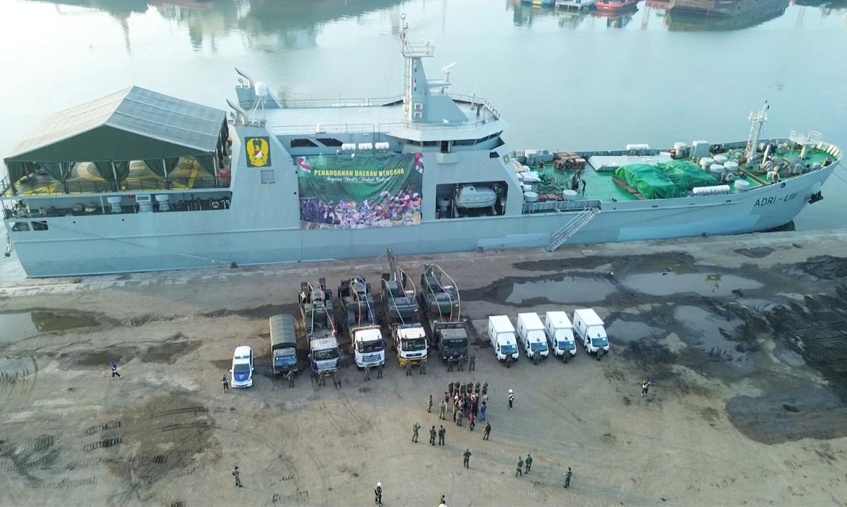 FOTO: Kapal ADRI LIII Bawa Bantuan Almatzi Tiba di Belawan