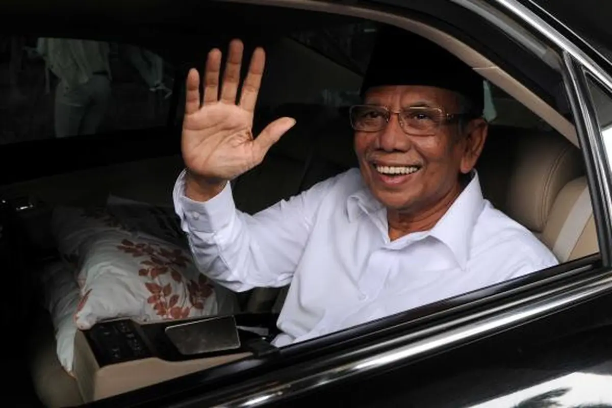 Sehari Sebelum Meninggal, KH Hasyim Muzadi Dijenguk Jokowi