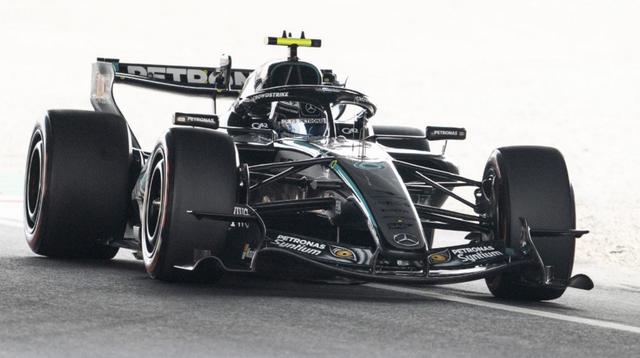 Pembalap Mercedes asal Italia, Kimi Antonelli, beraksi selama sesi kualifikasi menjelang F1 GP Jepang di sirkuit Suzuka di Suzuka, prefektur Mie pada 28 Maret 2026. (ANDREW CABALLERO-REYNOLDS/AFP)
