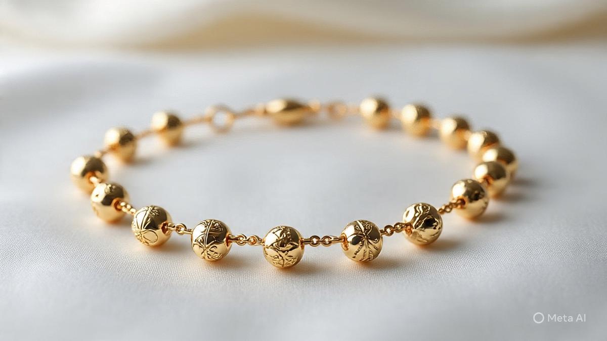 8 Model Gelang Emas Mini Charm 24K Terbaru Favorit Hijabers, Harga Mulai dari 1 Jutaan!