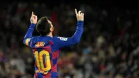 Striker Barcelona, Lionel Messi, merayakan gol ke gawang Granada (LLUIS GENE / AFP)