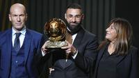Benzema berjasa besar membawa Real Madrid berjaya di sepanjang musim 2021/2022 dengan meraih sederet gelar, mulai dari La Liga, Liga Champions, hingga Piala Super Eropa. (AP/Francois Mori)