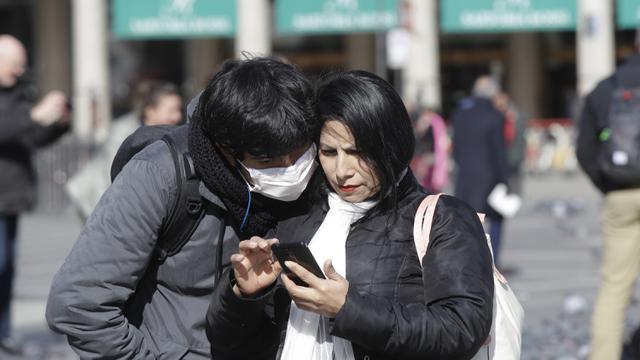 Imbas Corona, Pasangan di Italia Dilarang Berciuman