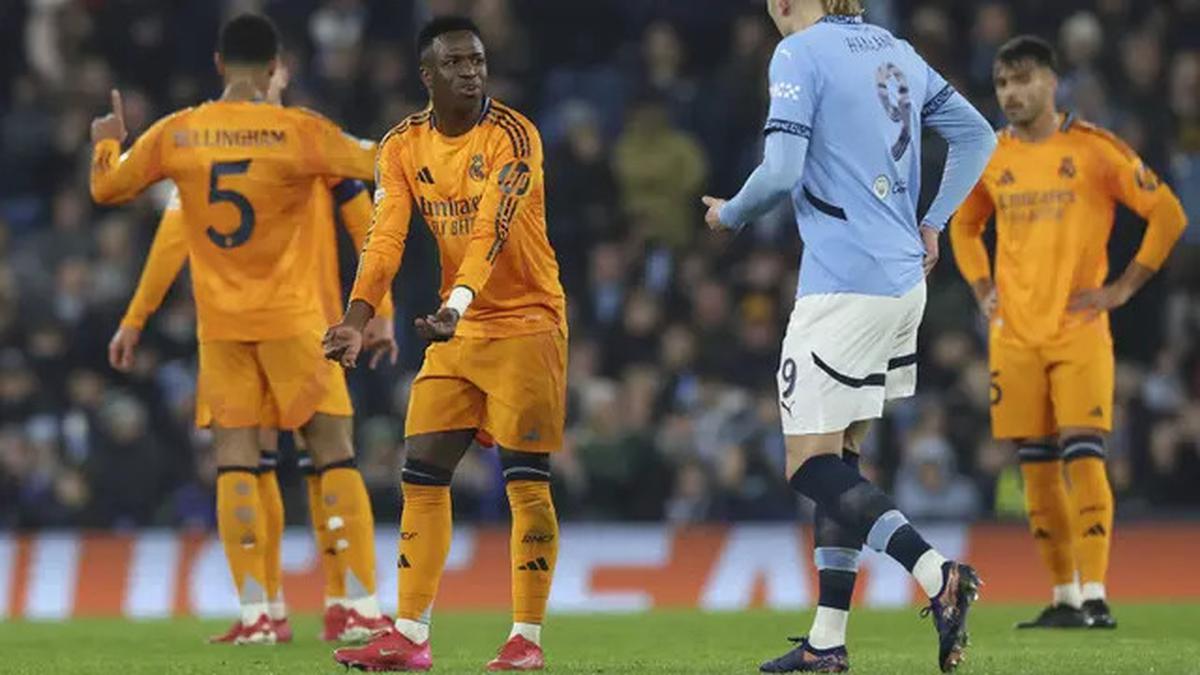 Foto: Spanduk Ejekan Manchester City untuk Vinicius Junior, Sayangnya Sang Pemain Tak Bisa Berbahasa Inggris