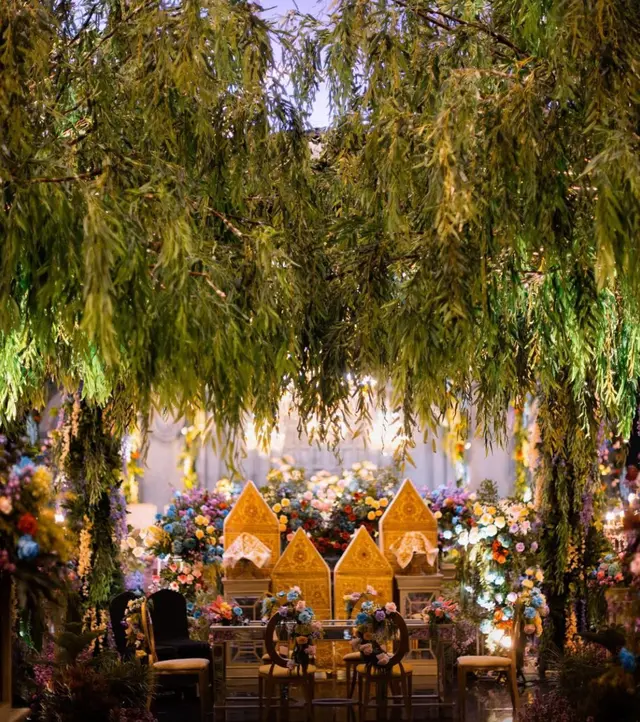 7 Momen pernikahan Ochi Rosdiana dan Luthfi Arif, mewah dengan nuansa adat Minang