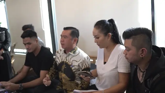 Beda 16 Tahun, Ini 6 Potret Kalina Ocktaranny dan Ricky Miraza Resmi Pacaran