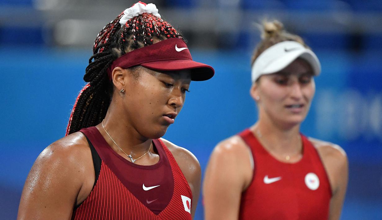 Sepanjang pertandingan, Naomi terlihat terlalu sering membuat kesalahan sendiri yang tidak diperlukan. Dirinya tercatat melakukan 18 unforced error, lebih banyak tiga kalinya dari Marketa. (Foto: AFP/Tiziana Fabi)