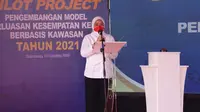 Menaker Ida Fauziyah saat menghadiri Peluncuran Pilot Project Pengembangan Kesempatan Kerja Berbasis Kawasan di Teluk Jambe, Karawang (Istimewa)
