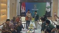 Ketum PKB Muhaimin Iskandar alias Cak Imin dan jajarannya bertemu para elite PKS di Markas PKB, Jakarta Pusat, Kamis 25 April 2024. (Liputan6.com/Muhammad Radityo Priyasmoro)