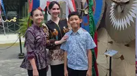 5 Potret Arumi Bachsin dan Anak Kompak Pakai Batik saat di Yogya, Tampilan Anggun dan Serat Nilai Budaya (sumber: Instagram/arumibachsin_94)