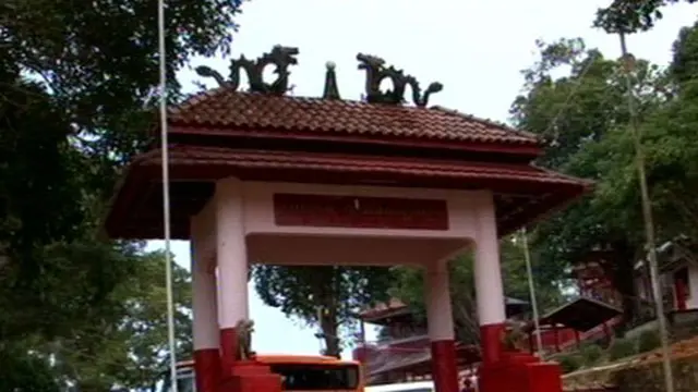 [VIDEO] Mudik Rayakan Cap Go Meh, Ahok Kunjungi Vihara Tertua