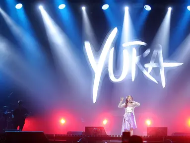 Penyanyi dan musisi Yura Yunita menjadi satu penampil dalam gelaran festival musik Pestapora 2023 hari pertama di Gambir Expo dan Hall D2 JIEXPO Kemayoran, Jakarta, Jumat (22/9/2023). (Fimela.com/Bambang E Ros)