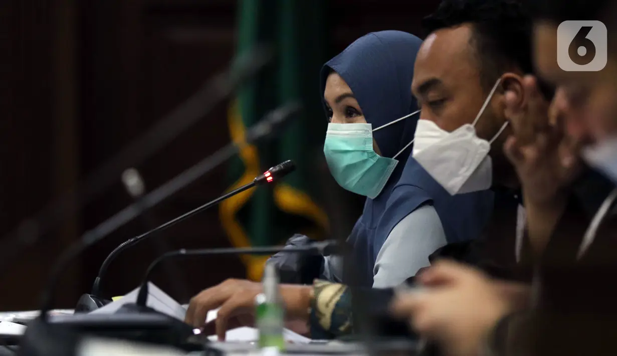 Terdakwa suap dan tindak pidana pencucian uang terkait pengurusan fatwa Mahkamah Agung untuk Djoko S Tjandra, Pinangki Sirna Malasari saat sidang di Pengadilan Tipikor Jakarta, Senin (7/12/2020). Sidang mendengar keterangan saksi, salah satunya Andi Irfan Jaya. (Liputan6.com/Helmi Fithriansyah)