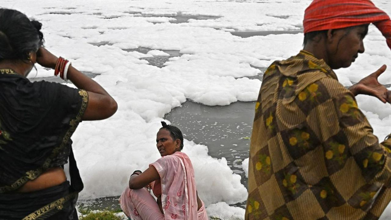 Sungai Yamuna menjadi lokasi perayaan acara keagamaan, salah satunya Festival Chhath Puja.