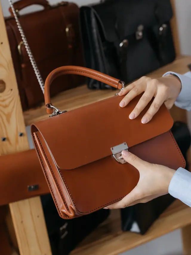 5 Tips Merawat Tas Kulit agar Awet dan Tak Mengelupas