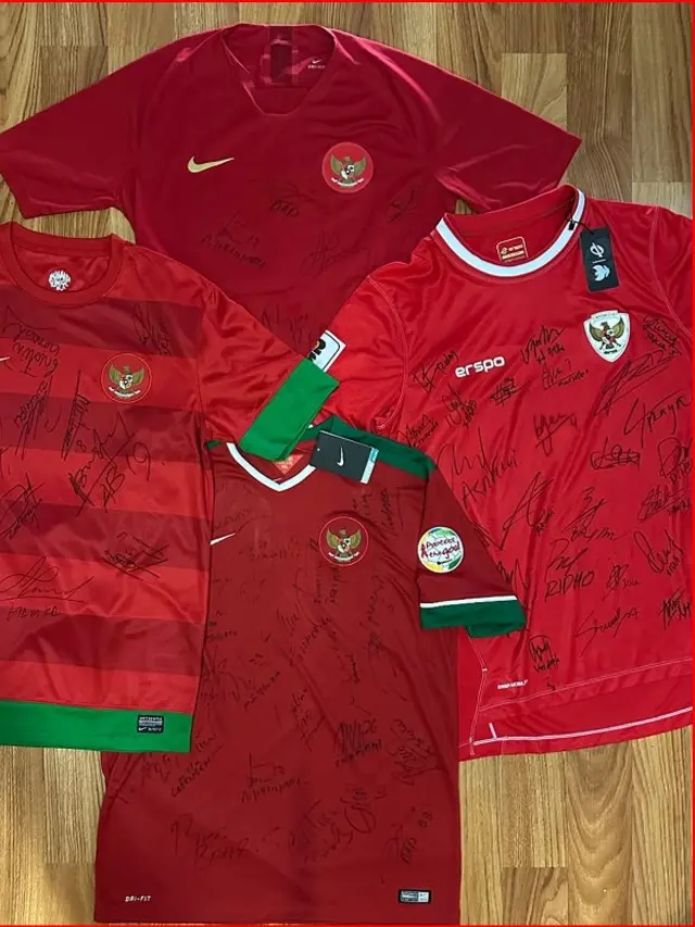 Bekti Nugroho kolektor jersey timnas (sumber Ig @bektinugroho)