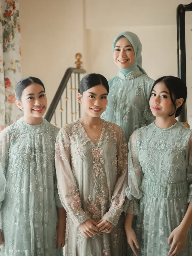 Cantiknya Namira Adjani, Putri Alya Rohali dalam Balutan Dress Lace Hijau Pastel Berpayet Pink di Pengajian Pranikah